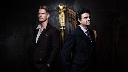 Harfenist Xavier de Maistre (links) und Tenorsänger Rolando Villazón traten am Samstag im ausverkauften Nikolaisaal auf. 