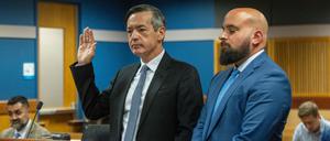 Kenneth Chesebro (l.)