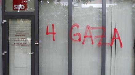 Unbekannte besprühten das Büro der SPD Neukölln.