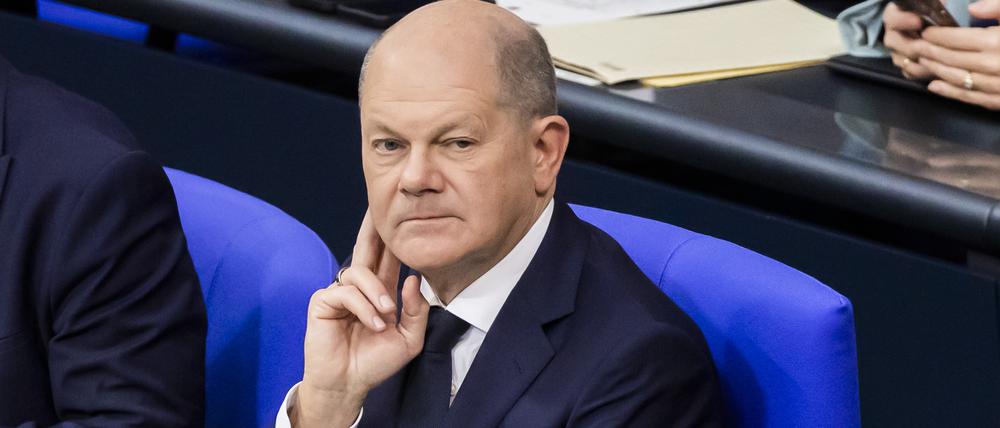 Bundeskanzler Olaf Scholz (SPD) im Plenum des Deutschen Bundestages.