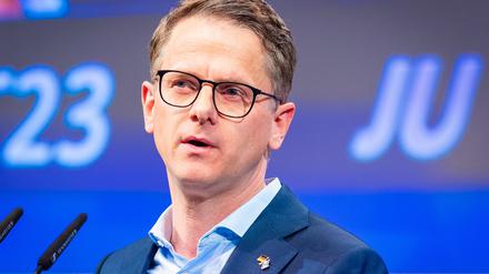 20.10.2023, Niedersachsen, Braunschweig: Carsten Linnemann, Generalsekretär der CDU, spricht auf dem 75. Deutschlandtag der Jungen Union. Foto: Moritz Frankenberg/dpa +++ dpa-Bildfunk +++