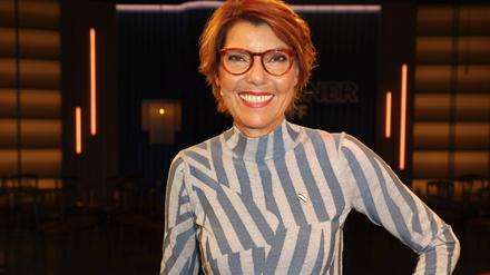 Die Moderatorin Bettina Böttinger im WDR-Studio.