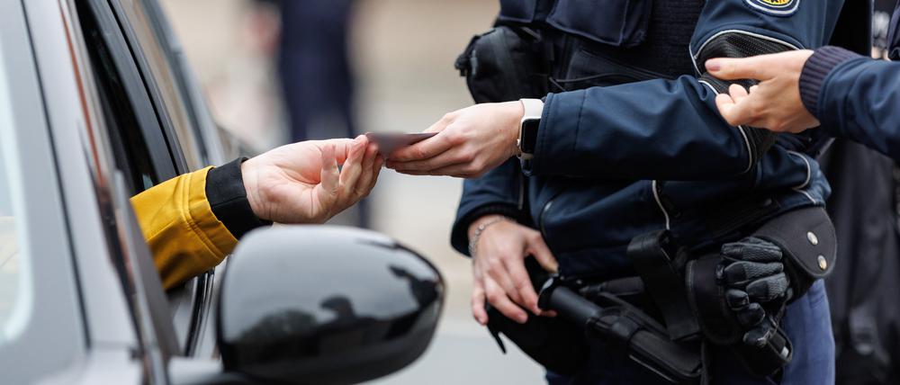 Die Bundespolizei kontrolliert den Einreiseverkehr am deutsch-tschechischen Grenzübergang Furth.