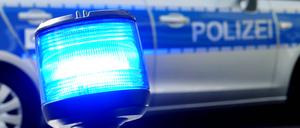 Blaulicht auf einem Motorrad der Polizei (Archivbild).