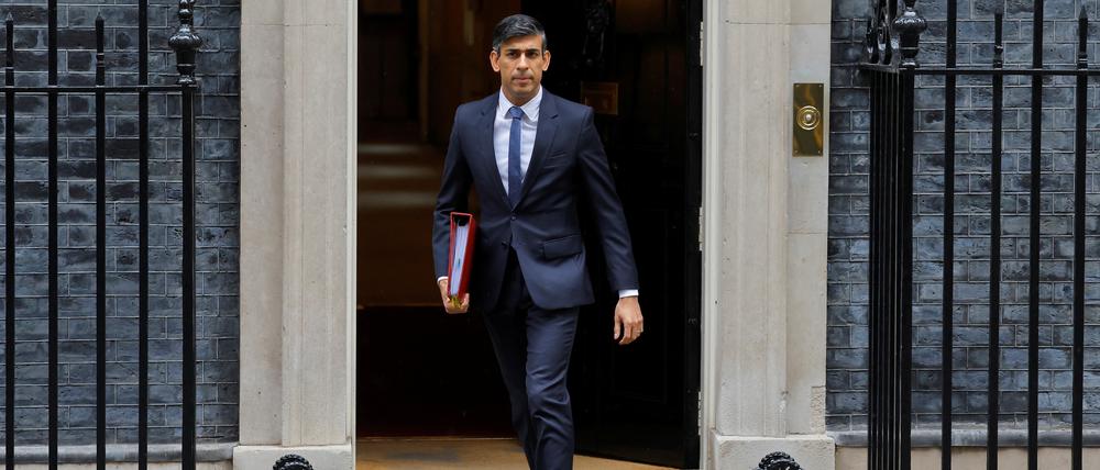Der britische Premier Sunak beim Verlassen der Downing Street Nummer 10 am 18. Oktober.