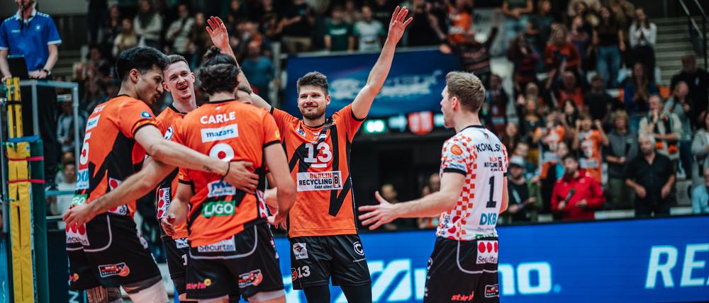 Beim ersten Turnier der Saison stellen die BR Volleys in Hildesheim eindrücklich ihre Qualitäten unter Beweis.