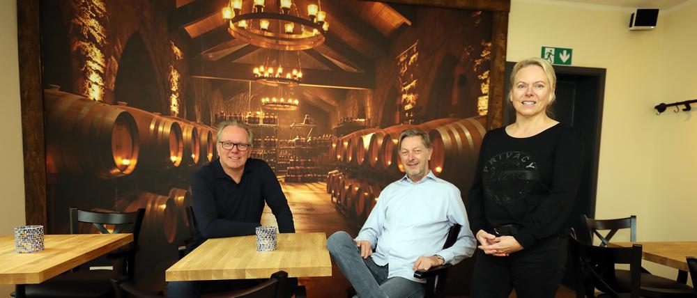 Neue Weinbar "Bel Vino" in Potsdam. Berhard Goedecke, Manfred Gerdes und Patricia Hartwig (v.l.)
