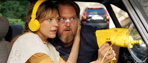 Heike Makatsch und Axel Stein machen sich im Achtteiler „Where’s Wanda“ mit unorthodoxen Methoden auf die Suche nach ihrer Tochter.