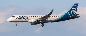 Ein Embraer 175 Flugzeug der Alaska SkyWest Airlines. 