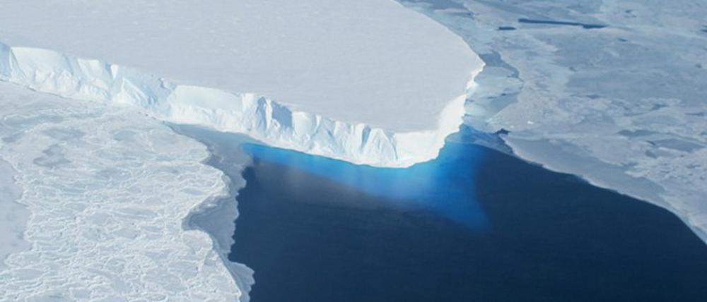 Der Thwaites-Gletscher wird auch „Doomsday Glacier“ (Weltuntergangsgletscher) genannt. Er liegt im westantarktischen Marie-Byrd-Land.