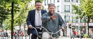 Auf Tandemtour: Rabbiner Elias Dray von der Israelitischen Kultusgemeinde im bayerischen Amberg und Ender Cetin, islamischer Theologe und ehemaliger Vorsitzender der Berliner Sehitlik-Moschee, bei der Vorstellung ihrer Aktion Meet2respect im Jahr 2018.