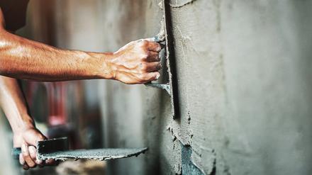Dämmung, Wärmepumpe, Fotovoltaik: Sanieren dauert in Deutschland oft sehr lange. Eine Musterbaustelle in Hamburg zeigt, wie es anders geht.