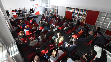 Zentrum für Osteuropa- und internationale Studien in Berlin bietet viele Veranstaltungen an, um Forschungsprojekte zu Gesellschaft und Politik der breiten Öffentlichkeit .