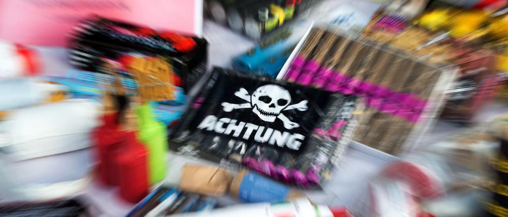 Verbotene Feuerwerkskörper und Böller ohne Zulassung.