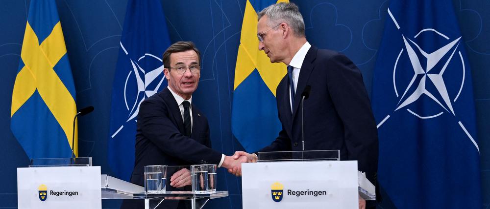 Schwedens Premierminister Ulf Kristersson (l.) and Nato-Generalsekretär Jens Stoltenberg.