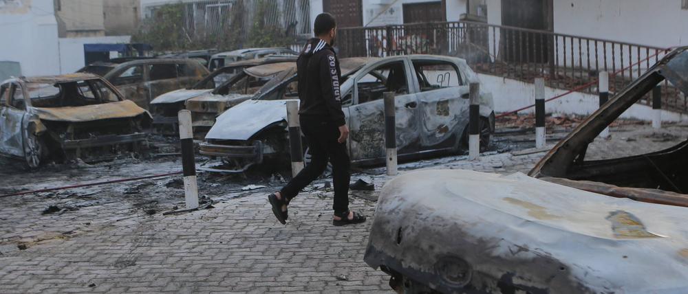 Der Parkplatz des Al-Ahli-Krankenhauses in Gaza nach dem Raketeneinschlag