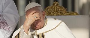 Papst Franziskus bei einer Messe zur Eröffnung der Bischofssynode auf dem Petersplatz. (Archivbild)