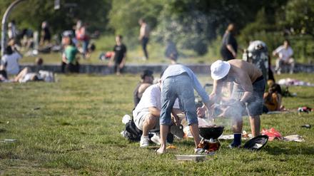 Grillen im Mauerpark.
