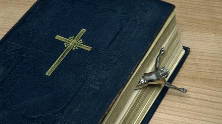 Bibel und Jesus als Lesezeichen.