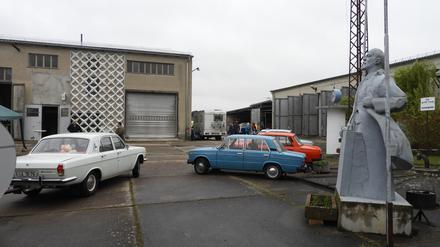 DDR-Kunstfans haben die Sternfassade der FH in Trebus komplett wiederaufgebaut, ein Potsdamer bewahrte sie vor der Verschrottung.