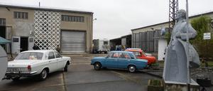 DDR-Kunstfans haben die Sternfassade der FH in Trebus komplett wiederaufgebaut, ein Potsdamer bewahrte sie vor der Verschrottung.