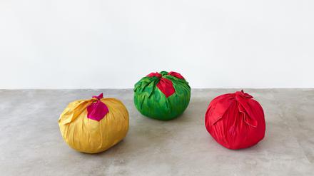 Gebündelt: gebrauchte traditionelle koreanische Bettlaken und Kleidung.