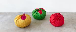 Gebündelt: gebrauchte traditionelle koreanische Bettlaken und Kleidung.