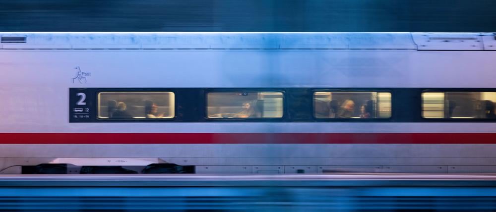 Mit den Rabattkarten der Bahn lässt sich beim Zugfahren sparen.