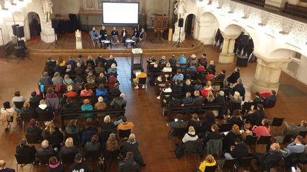 Der Kulturraum Zwingli-Kirche im Rudolfkiez war voll. Anwohner wollten mehr zur neuen Geflüchtetenunterkunft erfahren.
