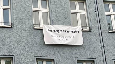 Auf dem Banner steht der Termin zur Wohnungsbesichtigung. Was das für Wohnungen sind, bleibt bis zur Besichtigung ein Mysterium.