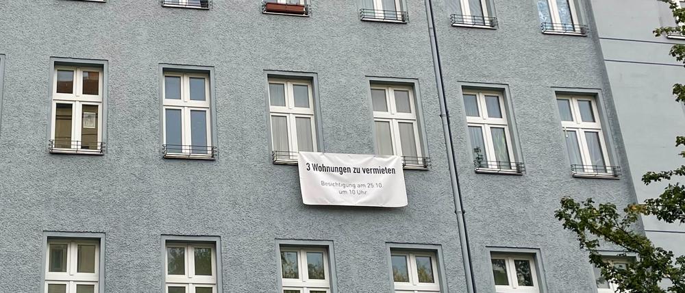 Auf dem Banner steht der Termin zur Wohnungsbesichtigung. Was das für Wohnungen sind, bleibt bis zur Besichtigung ein Mysterium.