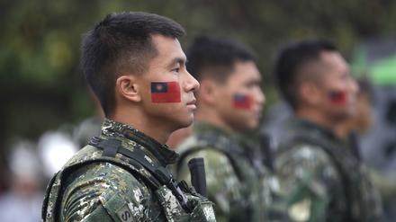 Taiwanesische Soldaten während der Feierlichkeiten zum Nationalfeiertag. (Symbolbild)