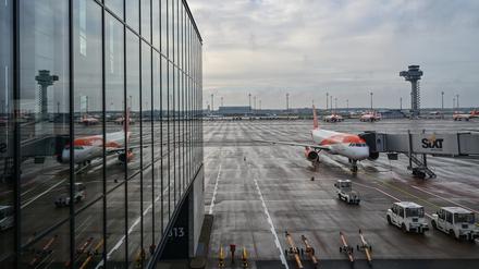 Flugzeuge sind am BER manchmal alleine auf dem Rollfeld