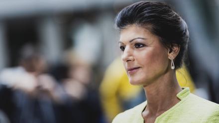 Sahra Wagenknecht, MdB, spricht zu den Medien nach einer Pressekonferenz zur Gründung des Vereins Bündnis Sahra Wagenknecht - Für Vernunft und Gerechtigkeit zur Vorbereitung einer neuen Partei. Berlin, 23.10.2023. Berlin Deutschland