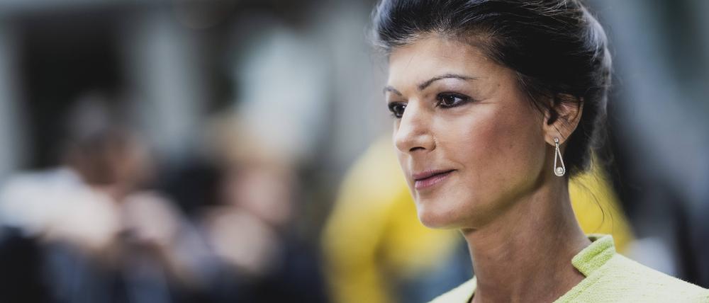 Sahra Wagenknecht, MdB, spricht zu den Medien nach einer Pressekonferenz zur Gruendung des Vereins Buendnis Sahra Wagenknecht.