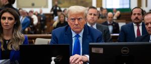 Ex-Präsident Donald Trump ist mit diversen Verfahren konfrontiert. Hier ist er am Dienstag bei einem Zivilprozess um Betrugsvorwürfe in New York zu sehen.