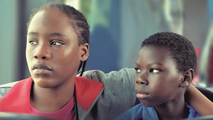 Lokita (Joely Mbundu) und Tori (Pablo Schils) sind unzertrennlich, aber das europäische Einwanderungsgesetz behandelt sie nicht gleich.
