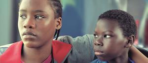 Lokita (Joely Mbundu) und Tori (Pablo Schils) sind unzertrennlich, aber das europäische Einwanderungsgesetz behandelt sie nicht gleich.