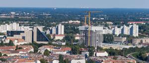 Der Estrel Tower (hier ein Bild vom September 2023) soll Berlins höchstes Gebäude werden. 