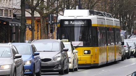 Eine Straßenbahn in Berlin (Symbolbild).