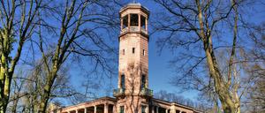 Schloss Biesdorf, das Juwel im Park. Rundherum kann man durchs raschelnde Laub gehen und herrschaftliche Sichtachsen bewundern.  