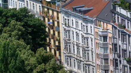 Blick auf Wohnhäuser in München. 