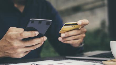 Shopping online concept. Closeup hand using smartphone and credit card.
Card, App, Mobiltelefon, Handy, Phone
CardApp