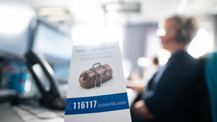 Man erreicht sie bundesweit unter der Telefonnummer 116117: die Bereitschaftsärzte der Krankenkassen.