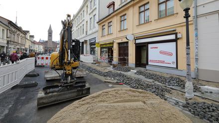 Einkaufen in Potsdam. Läden, Leerstand, Baustellen Brandenburger Straße.