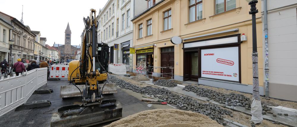 Einkaufen in Potsdam. Läden, Leerstand, Baustellen Brandenburger Straße.