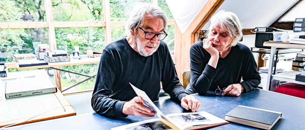 Ute und Werner Mahler in ihrem Haus in Lehnitz