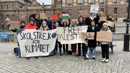Greta Thunberg beim Protest vor dem schwedischen Parlament am 27. Oktober 2023 in Stockholm, Schweden.