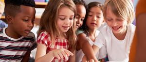bildung,lesen,vorlesen *** education,reading,storytelling mmq-xkc,model released, Symbolfoto