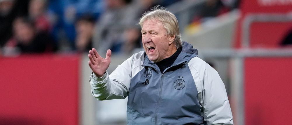 Horst Hrubesch war nicht gänzlich zufrieden mit dem Auftritt des deutschen Teams gegen Wales.